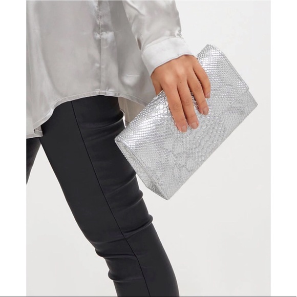 PRETTYLITTLETHING Silver Croc Shoulder Bag - Picture 5 of 5